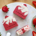AMR346 Almarasoap Mydło w kostce Strawberry &amp; Cream deser truskawkowy 100g -1 .png
